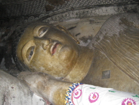 Лежащий Будда.