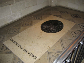 На могиле Леонардо да Винчи.