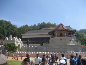 Главный храм буддизма мира – Храм Зуба Будды в Канди.